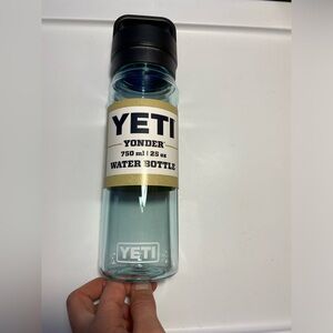 Yeti yunder water bottle